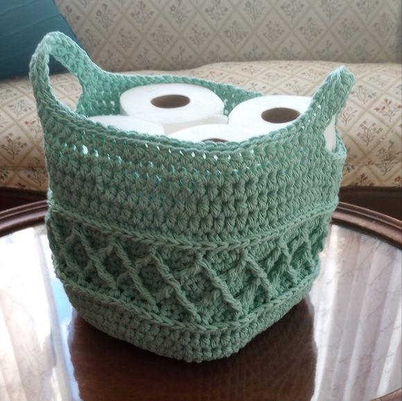 Bathroom mat and basket - Picture 2 of 2